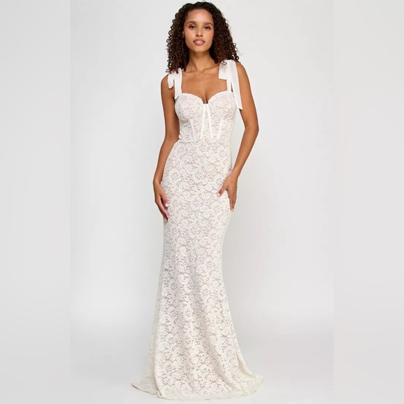 David's Bridal Dresses & Skirts - White Sparkly Lace Corset Wedding Dress with Sweetheart Neckline & Lace Up Back